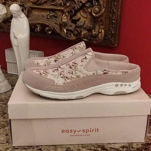 Easy Spirit Shoes 39 Easy Spirit Leather Floral Traveltime Clog